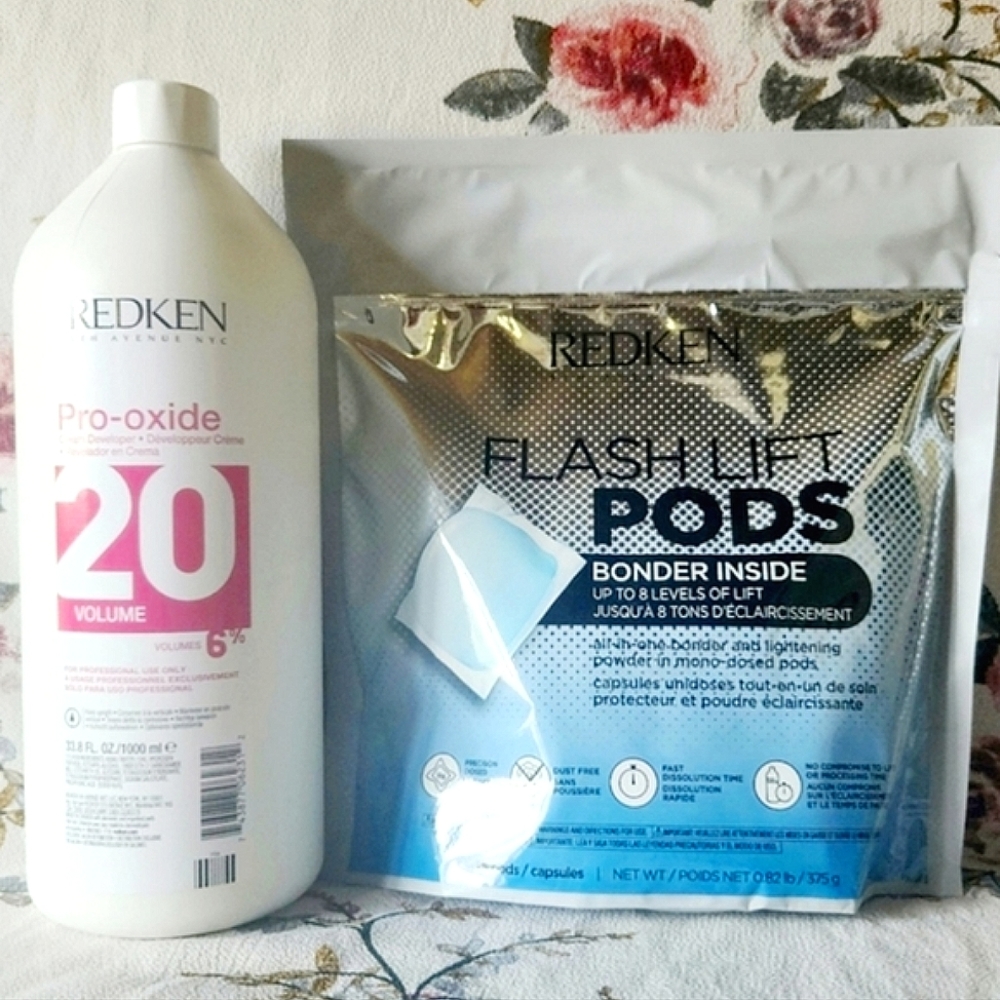 Redken Flash Lift Pods Bonder Inside Lightener 25 Pods & Redken Pro-Oxide 20Vol